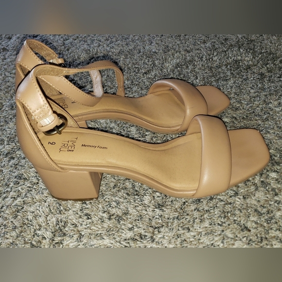 Time and Tru| Tan Block Heel Sandals - Picture 3 of 6